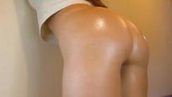 A stepdaughter entices her voyeur-stepfather to behave.