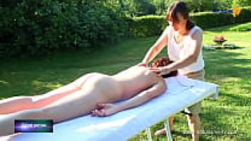 Massage of the entire body for a naked woman / Massage of the entire body for a naked woman