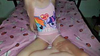 Stepdaughter! At night, my stepfather cums inside of me.