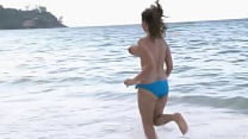 Beach boobs that bounce