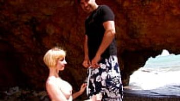 Sofia Valentine's love in the desert
