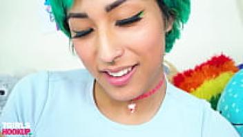 TGIRLS HOOKUP: Pixi Lust, the delivery chick