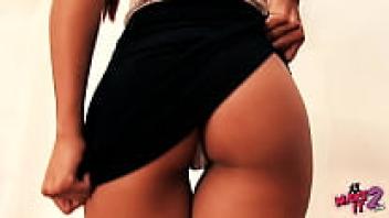 Touching and Rubbing with Busty Girlfriends! Round Asses!
