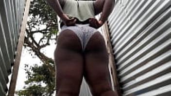 Beach cottage amateur camera (mature)