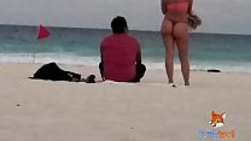 Only two of the interesting men dared to touch me when I was showing my ass in a thong on the beach (see the entire film on my premium xvideos channel).