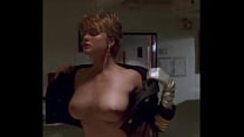 Erika Eleniak