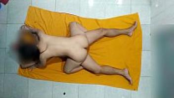 Play Anh Good's neighbour lends money so they can wait for their pay.